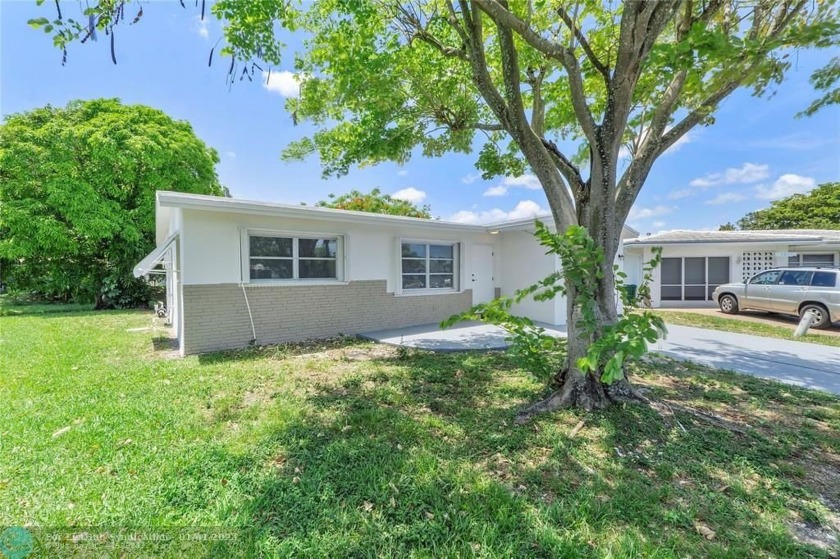 **2024 Roof, New Impact Garage Door ** Completely updated 2 bed - Beach Home for sale in Margate, Florida on Beachhouse.com