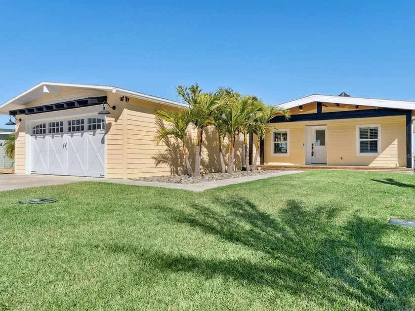 Your own riverfront oasis! Direct riverfront home on the - Beach Home for sale in Oak Hill, Florida on Beachhouse.com