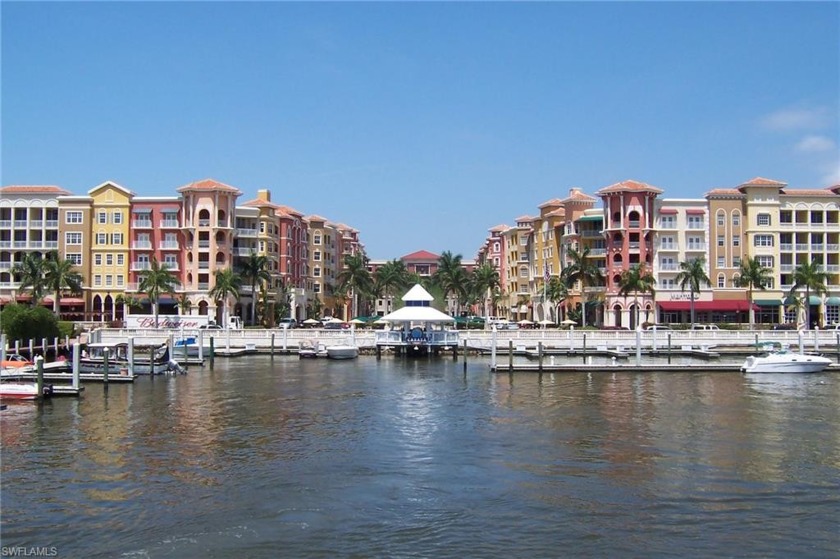 This great 2 bedroom, 2 bath, 4th-floor condo is the perfect - Beach Condo for sale in Naples, Florida on Beachhouse.com