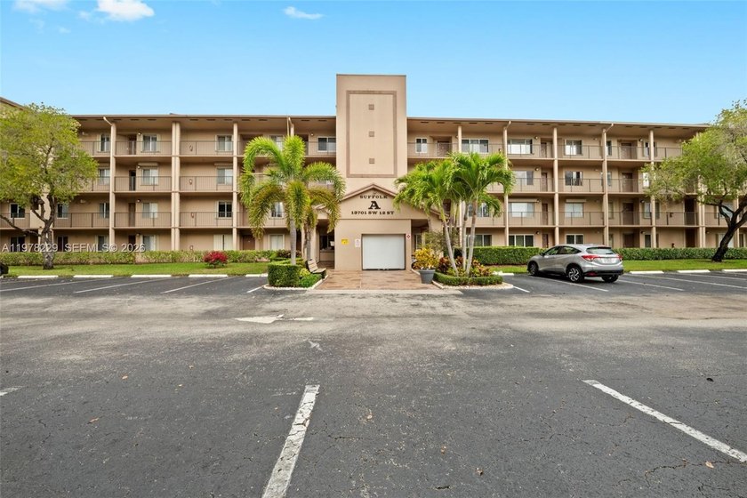 Beautiful 2-bedroom, 2-bath condo in desirable Century Village - Beach Condo for sale in Pembroke Pines, Florida on Beachhouse.com