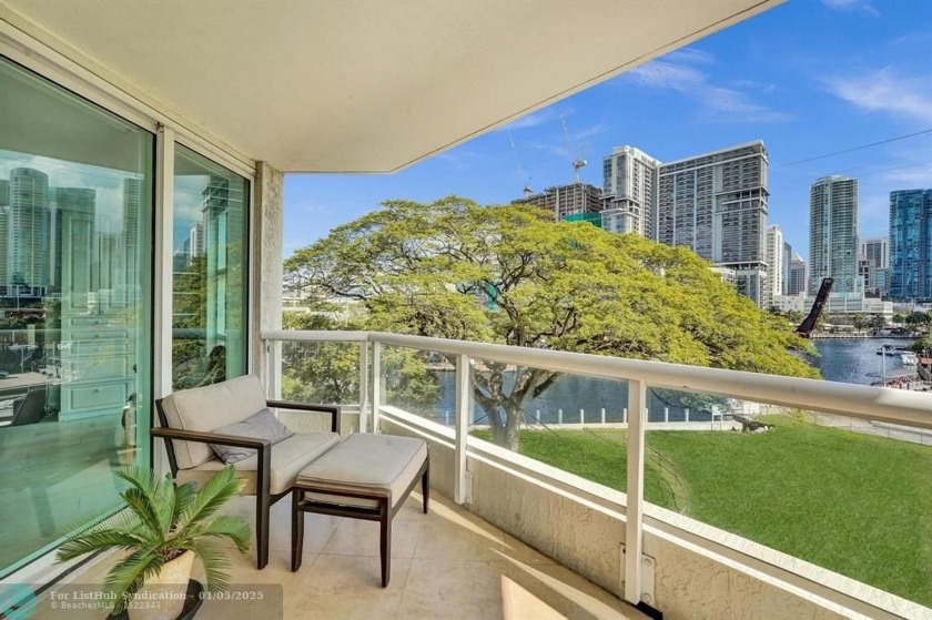 This stunning 2-bedroom, 2-bath condo offers breathtaking river - Beach Condo for sale in Fort Lauderdale, Florida on Beachhouse.com