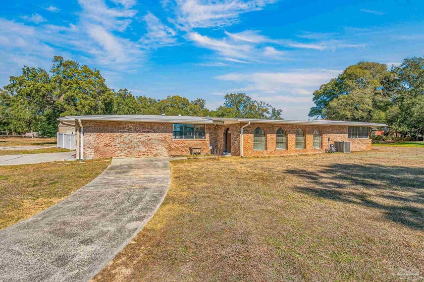 Elegantly maintained and perfectly positioned on a desirable - Beach Home for sale in Pensacola, Florida on Beachhouse.com