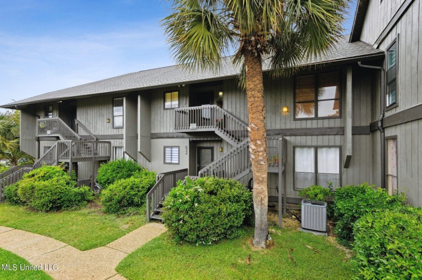 STUNNING 2nd floor condo overlooking the golf course, a small - Beach Condo for sale in Diamondhead, Mississippi on Beachhouse.com