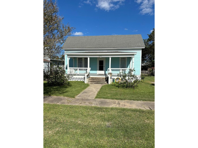 PERFECT 1825 Sq Ft, 3 bdrm, could be 4 bdrm, 2 bth, MOVE IN - Beach Home for sale in Palacios, Texas on Beachhouse.com