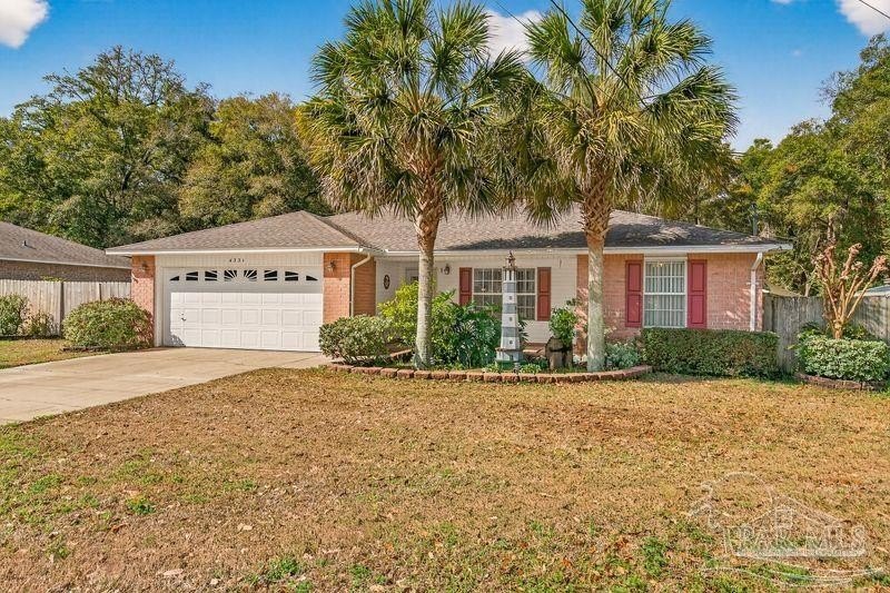 Charming and move-in ready, this great home offers 3 nice - Beach Home for sale in Milton, Florida on Beachhouse.com