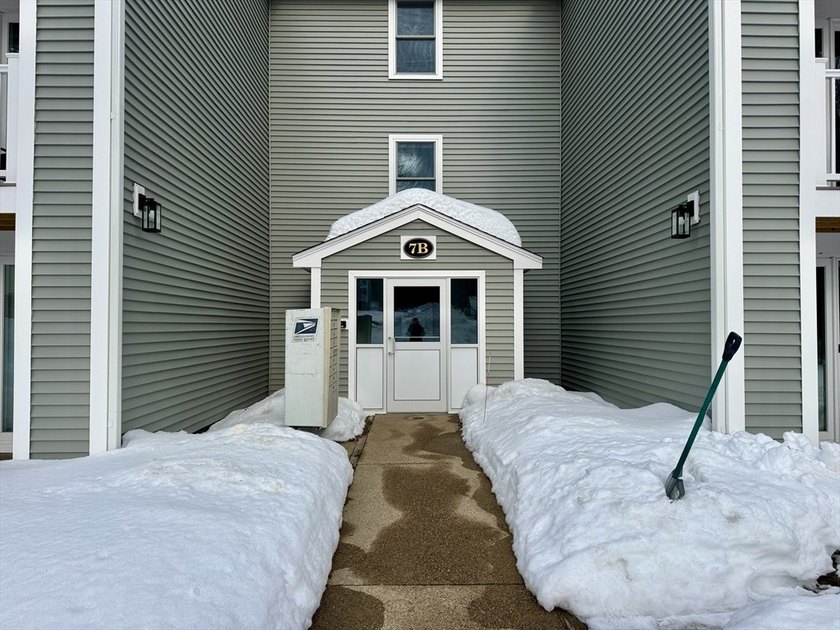 Move right into this turn-key 2 bedroom, 1.5 bathroom condo - Beach Condo for sale in Plymouth, Massachusetts on Beachhouse.com