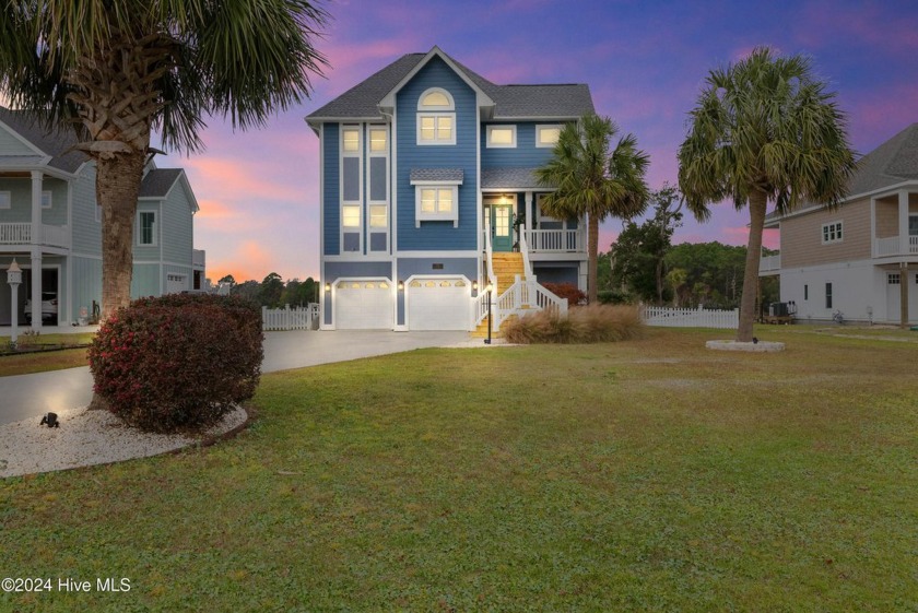 Waterfront home features a private pier with 6000 pound boat - Beach Home for sale in Newport, North Carolina on Beachhouse.com