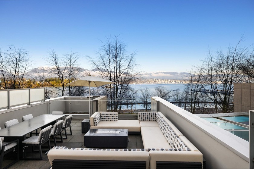A rare Coal Harbour waterfront residence spanning 2,905 sf - Beach Condo for sale in Vancouver, BC on Beachhouse.com