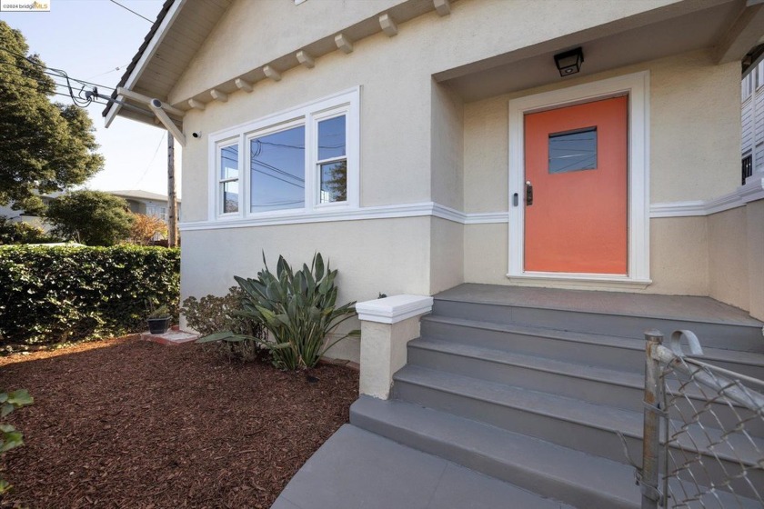 Discover your perfect starter home! This charming 2-bedroom - Beach Home for sale in Oakland, California on Beachhouse.com