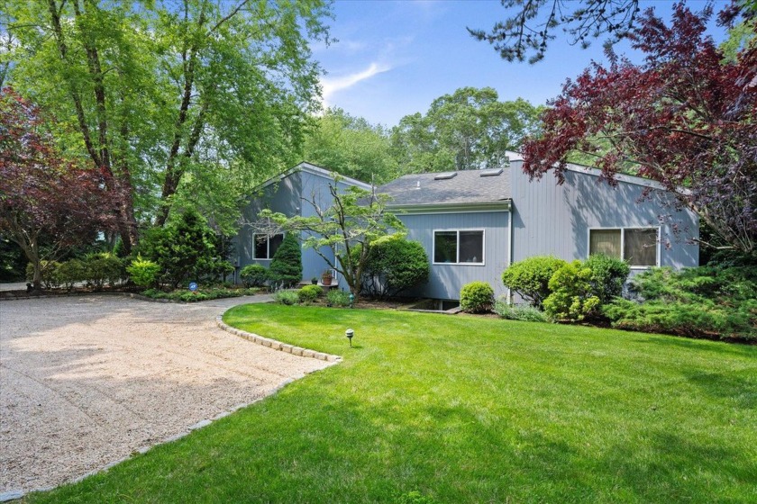 Modern Elegance in the Heart of Ice Pond Lane. Experience - Beach Home for sale in Quogue, New York on Beachhouse.com