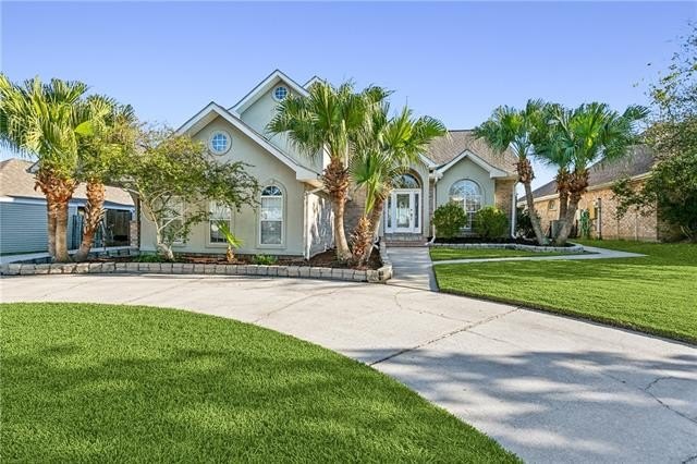 Lakefront living at its best--boat lift included! Welcome to - Beach Home for sale in Slidell, Louisiana on Beachhouse.com