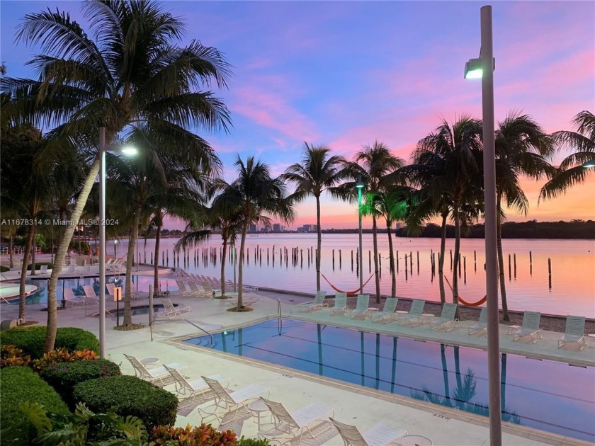 Spectacular unobstructed intracoastal & Miami Beach view. This - Beach Condo for sale in Miami, Florida on Beachhouse.com