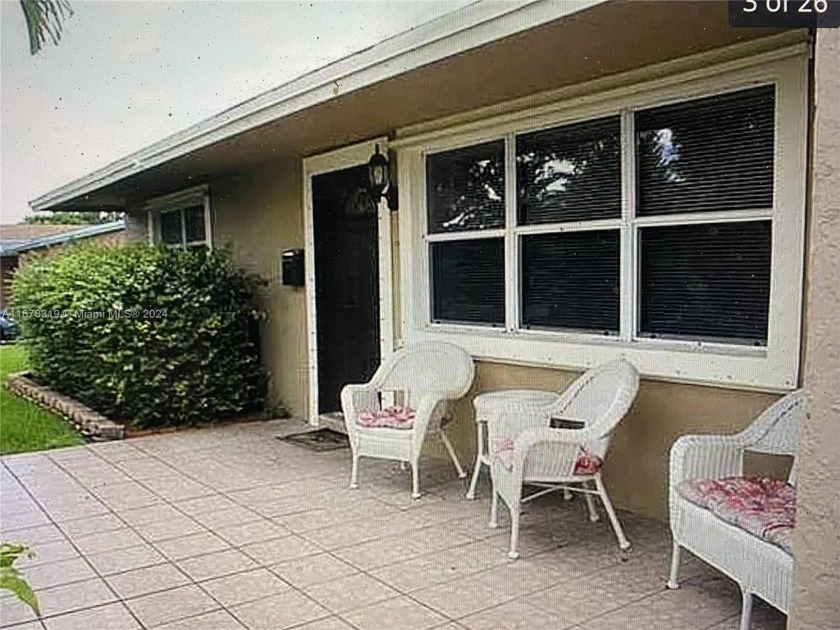 Welcome to this charming home in Cooper City, FL! This property - Beach Home for sale in Cooper City, Florida on Beachhouse.com