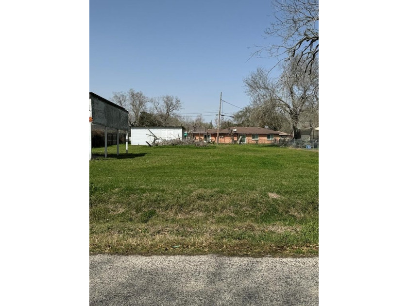 Large lot in the Foley Addition! This lot includes a storage - Beach Lot for sale in Palacios, Texas on Beachhouse.com