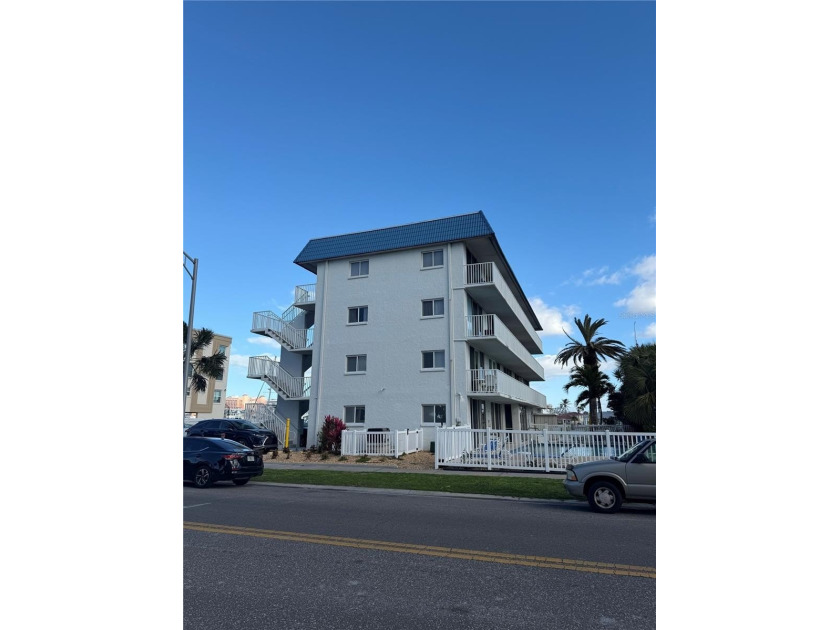 Beautifully renovated TURN-KEY 1-bedroom, 1-bath waterfront unit - Beach Condo for sale in Clearwater Beach, Florida on Beachhouse.com