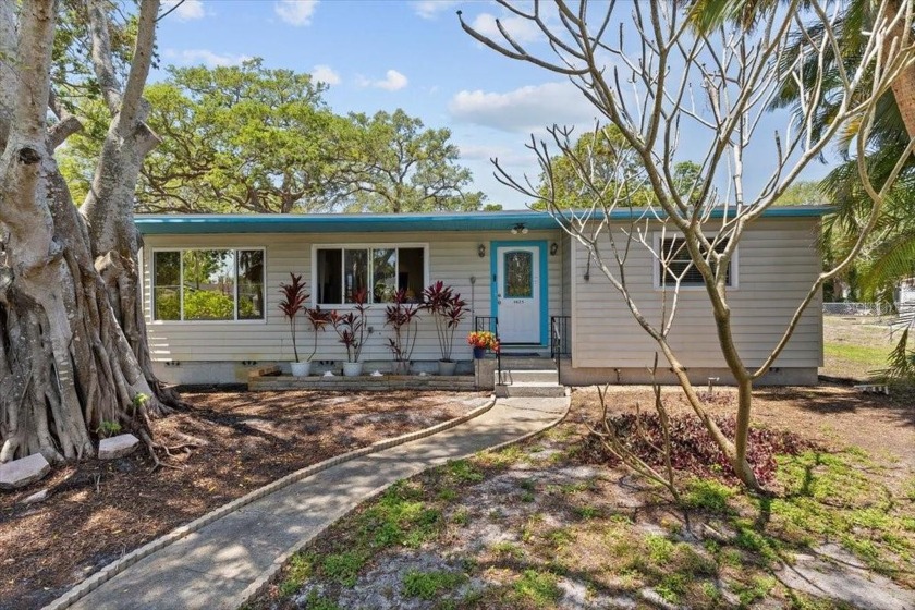 Under contract-accepting backup offers. Seller Motivated!!!!  NO - Beach Home for sale in Gulfport, Florida on Beachhouse.com