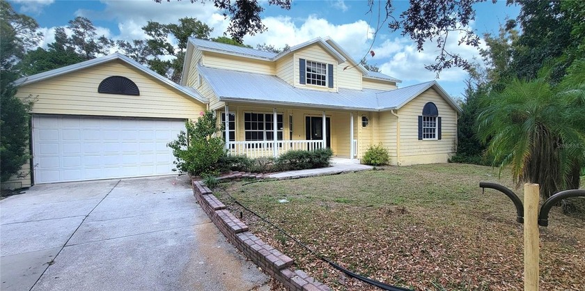 UNBELIEVABLE OPPORTUNITY! This 3-4 bedroom / 3 bathroom home is - Beach Home for sale in Sarasota, Florida on Beachhouse.com