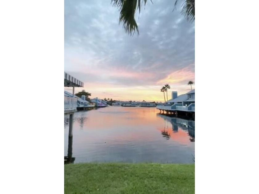 Fantastic Renovated Townhome with 2 bedrooms and 2.1 Bathrooms - Beach Townhome/Townhouse for sale in Jupiter, Florida on Beachhouse.com