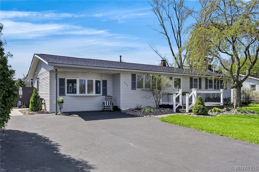 Absolutely beautiful 3 bedroom ranch with heated inground pool - Beach Home for sale in Youngstown, New York on Beachhouse.com