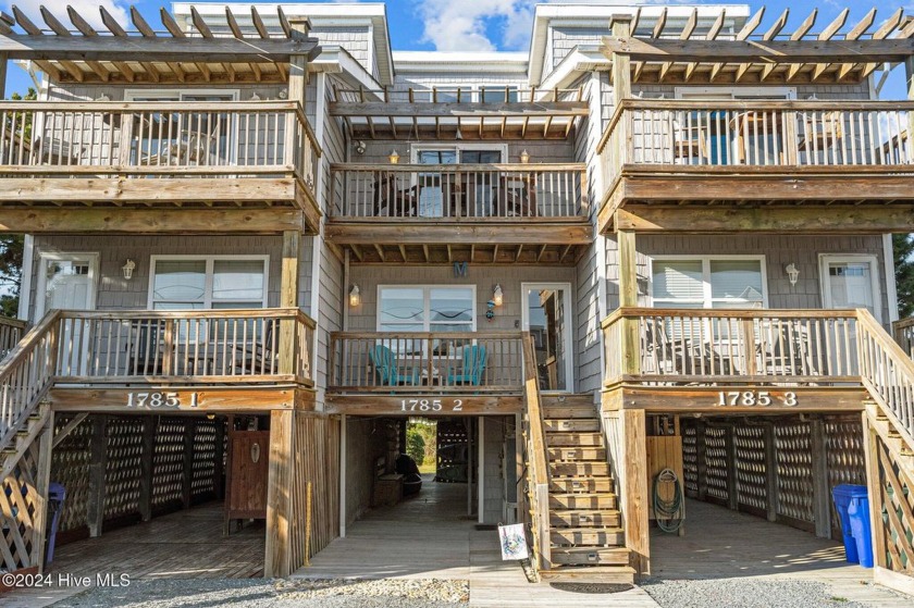 This gorgeous 3-bedroom, 2.5 bath home features stunning views - Beach Townhome/Townhouse for sale in North Topsail Beach, North Carolina on Beachhouse.com