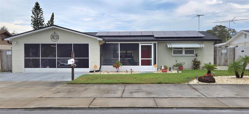 REDUCED! Welcome to this beautifully maintained 3-bedroom - Beach Home for sale in Holiday, Florida on Beachhouse.com