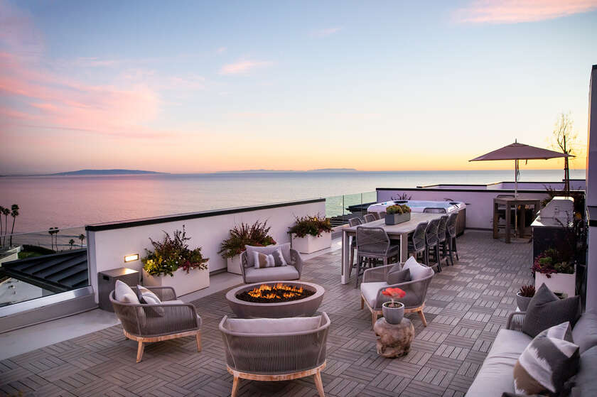 One Coast presents a unique offering of oceanfront residences in - Beach Home for sale in Pacific Palisades, California on Beachhouse.com
