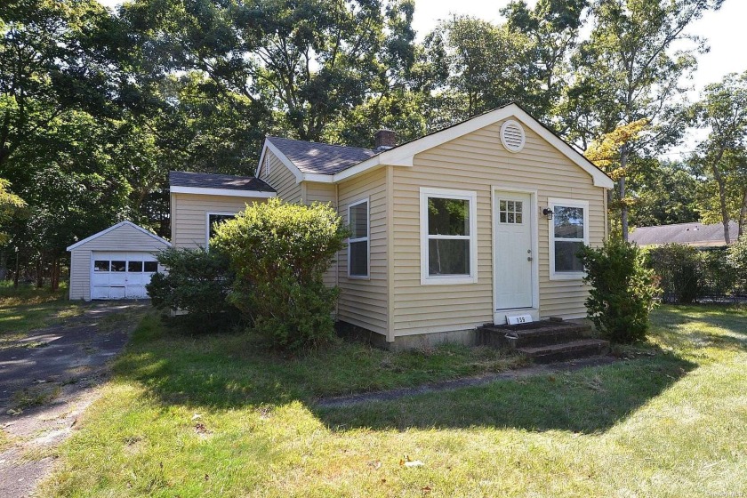 Beautifully renovated in 2019, this charming two-bedroom home - Beach Home for sale in Center Moriches, New York on Beachhouse.com