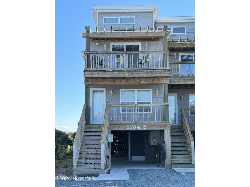 SUNSHINE for days! This OCEANFRONT beach escape would make a - Beach Townhome/Townhouse for sale in North Topsail Beach, North Carolina on Beachhouse.com