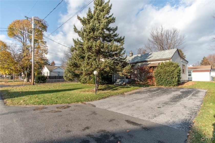 Cute as a button and in the heart of Historic Sackets Harbor - Beach Home for sale in Hounsfield, New York on Beachhouse.com