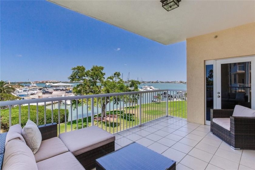 WATERFRONT LUXURY LIVING | 3 BEDROOM CONDO WITH BOAT SLIP, LIFT - Beach Condo for sale in Madeira Beach, Florida on Beachhouse.com
