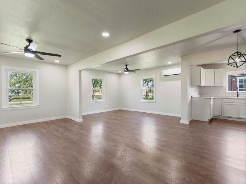 Dont miss out on this income producing property. Newly remodled - Beach Home for sale in Palacios, Texas on Beachhouse.com