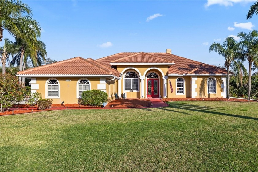 A stunning Peregrine custom built home nestled in the - Beach Home for sale in Bradenton, Florida on Beachhouse.com