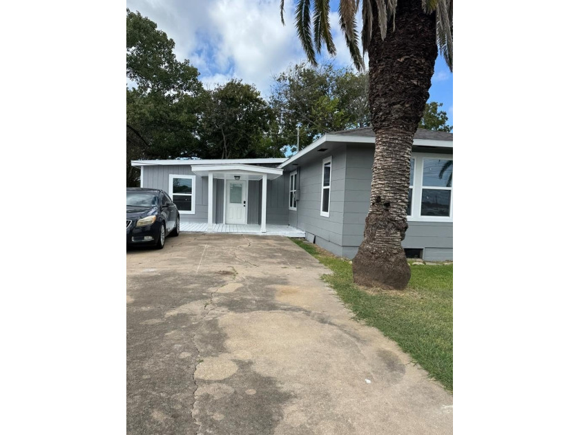 Beautiful totally remodeled 4-bedroom 3 bath home on almost a - Beach Home for sale in Palacios, Texas on Beachhouse.com