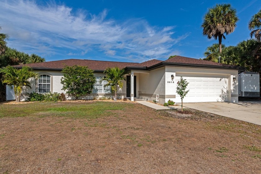Welcome home! This move in ready house sits on a quiet - Beach Home for sale in North Port, Florida on Beachhouse.com
