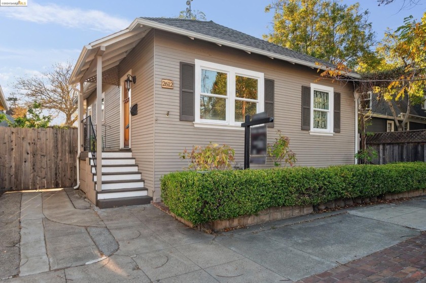 Amazing opportunity to own this charming, sunny, turnkey home w/ - Beach Home for sale in Alameda, California on Beachhouse.com