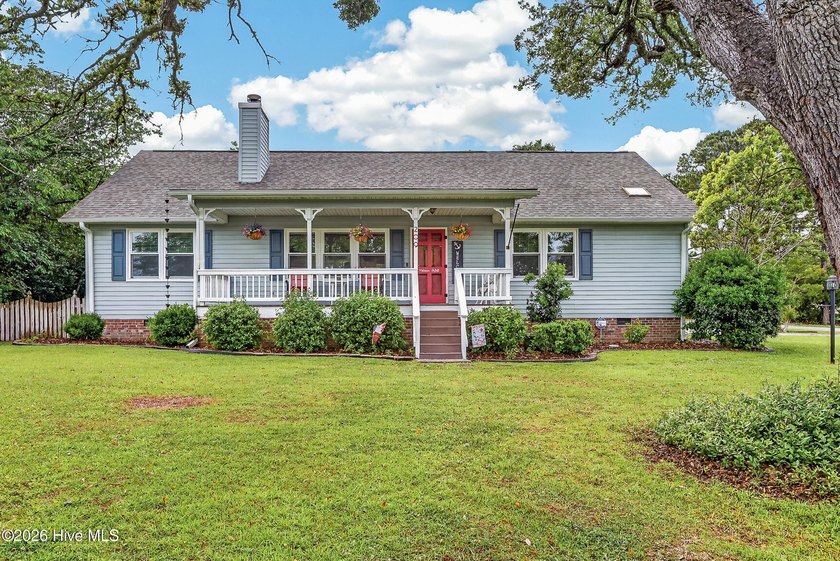 Welcome to your slice of coastal paradise in the heart of - Beach Home for sale in Swansboro, North Carolina on Beachhouse.com