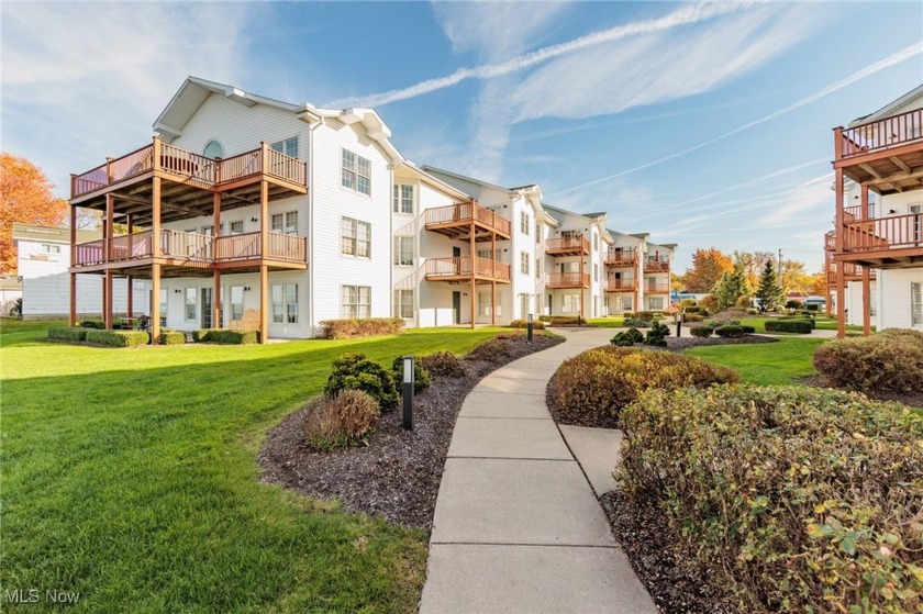 This stunning third-floor ranch-style condo in Geneva, OH - Beach Condo for sale in Geneva, Ohio on Beachhouse.com