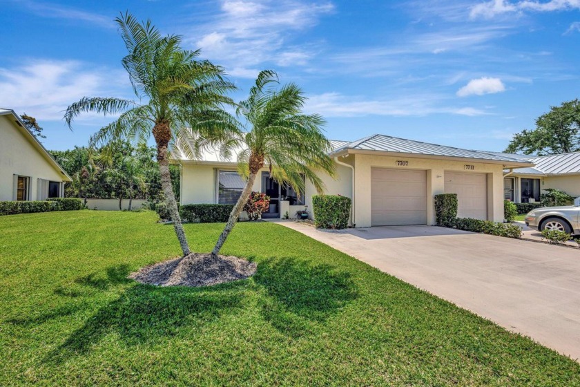Immaculate End-Turn-Key & Move-In Ready!Discover the charm of - Beach Townhome/Townhouse for sale in Hobe Sound, Florida on Beachhouse.com