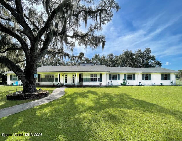 ((( TRANQUILITY IN LAKE WASHINGTON! ))) BEAUTIFULLY UPDATED & - Beach Home for sale in Melbourne, Florida on Beachhouse.com