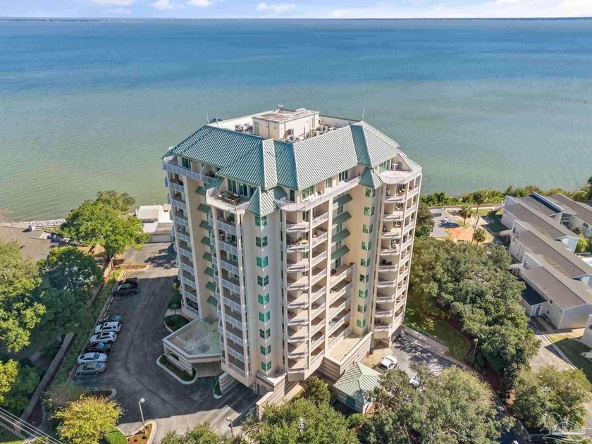 Welcome to the highly coveted Scenic Terrace Condominium. This - Beach Condo for sale in Pensacola, Florida on Beachhouse.com