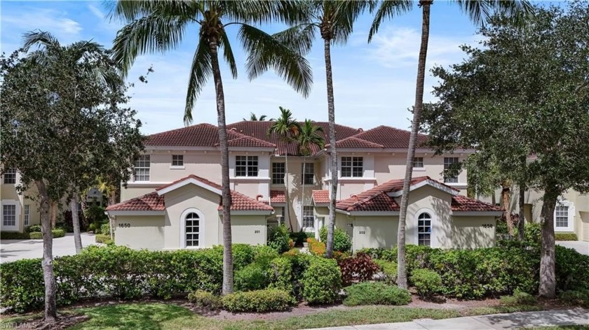 Stunning Coach Home in Tarpon Bay - A Must-See!
Discover this - Beach Home for sale in Naples, Florida on Beachhouse.com