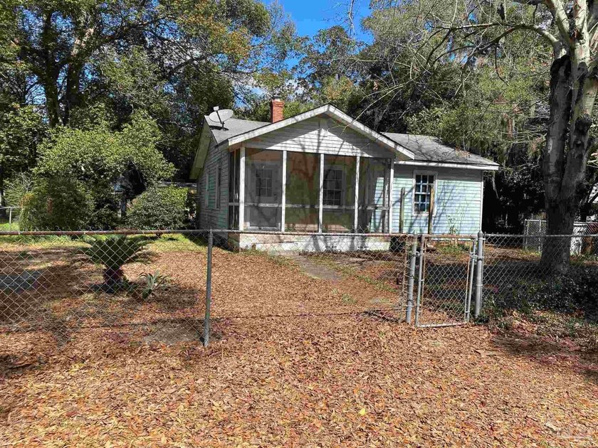 Classic Old Florida Cottage......Roll up your sleeves ..Use - Beach Home for sale in Milton, Florida on Beachhouse.com