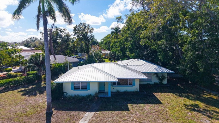 One or more photo(s) has been virtually staged. Don't miss this - Beach Home for sale in Bradenton, Florida on Beachhouse.com