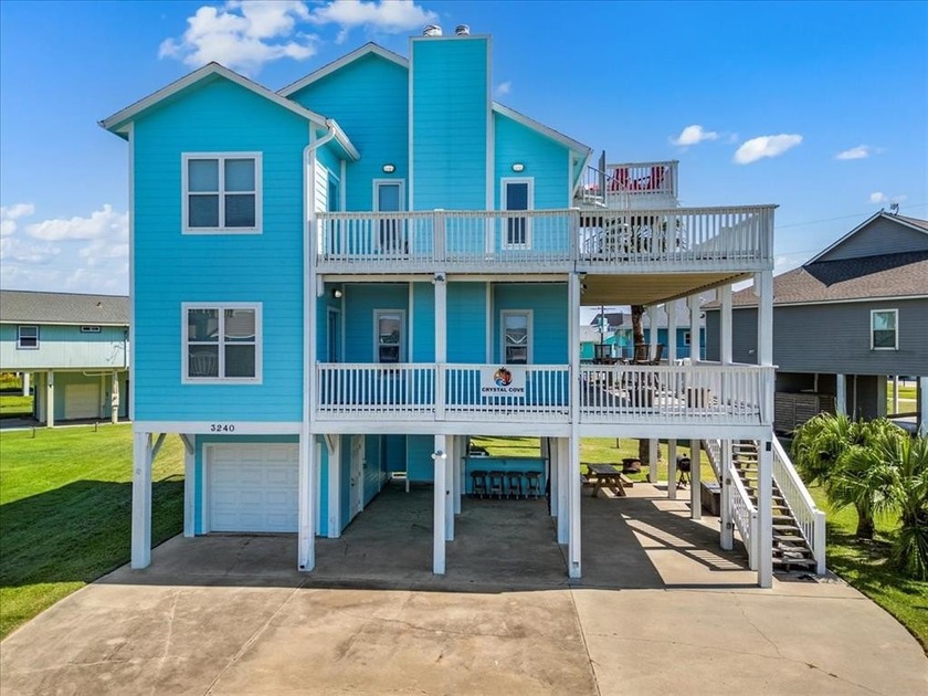 Get into this fully furnished getaway with private beach access - Beach Home for sale in Crystal Beach, Texas on Beachhouse.com
