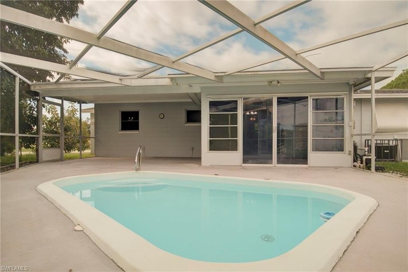 Experience relaxed Florida living in this charming 2 bedroom, 2 - Beach Home for sale in Lehigh Acres, Florida on Beachhouse.com