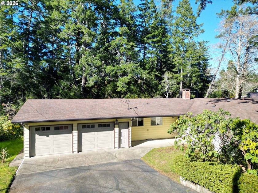 Welcome to this charming 3-bedroom, 2-bathroom home that - Beach Home for sale in Florence, Oregon on Beachhouse.com