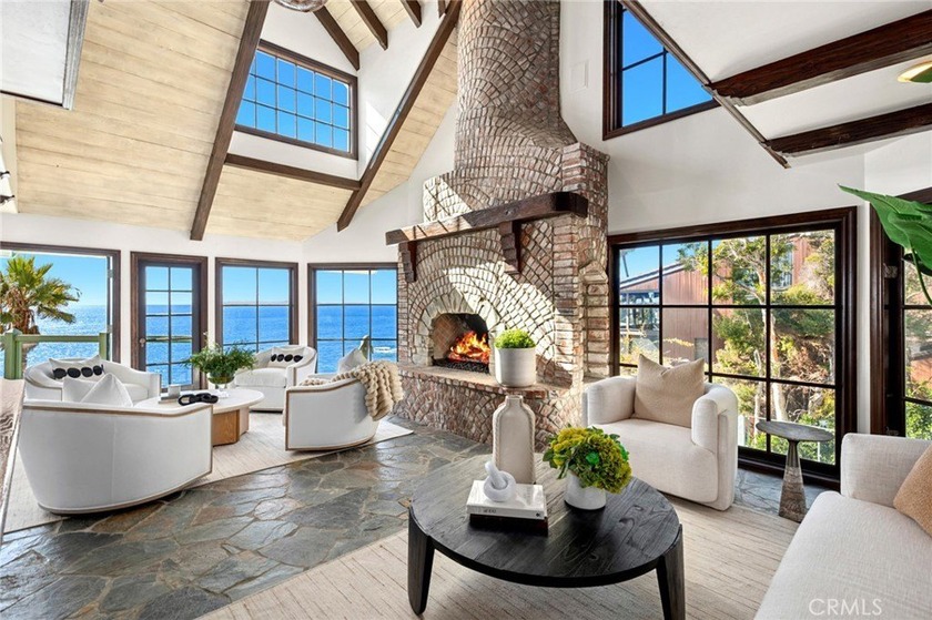 Perched above the Pacific Ocean, this rare Laguna Beach estate - Beach Home for sale in Laguna Beach, California on Beachhouse.com