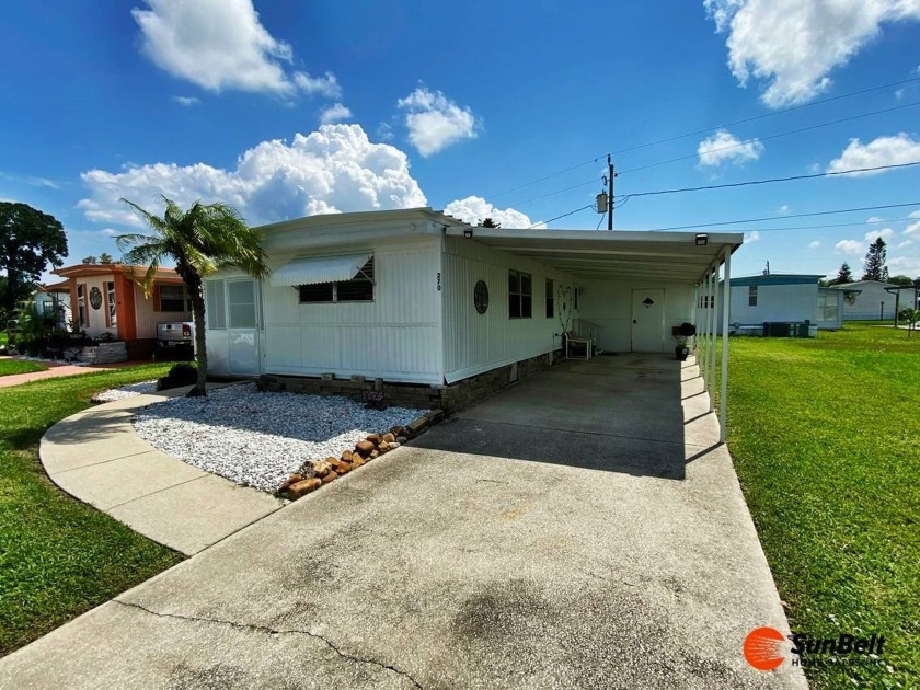 Light, easy-care living in Lakeview Estates. This tidy - Beach Home for sale in South Daytona, Florida on Beachhouse.com