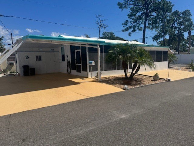 This cozy Tropical style 504 sq. ft. manufactured home in - Beach Home for sale in Bradenton, Florida on Beachhouse.com