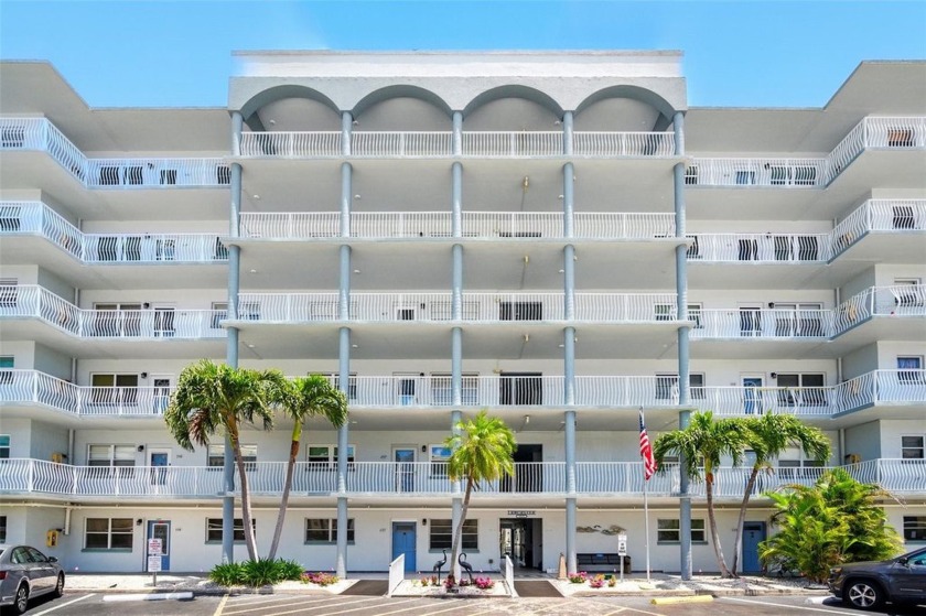 *Light and Bright* in Town Shores! Located on the 6th floor with - Beach Condo for sale in Gulfport, Florida on Beachhouse.com